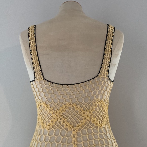 Crochet Yellow w/ Black trim dress w/ thin straps & handkerchief hem. Unlined.xs - Picture 6 of 8